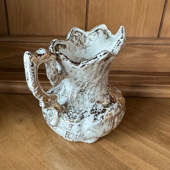 Ceramic Pottery Pitcher Creamer - Beautiful Gold And Cream Design - M. R… - Picture 2 of 4